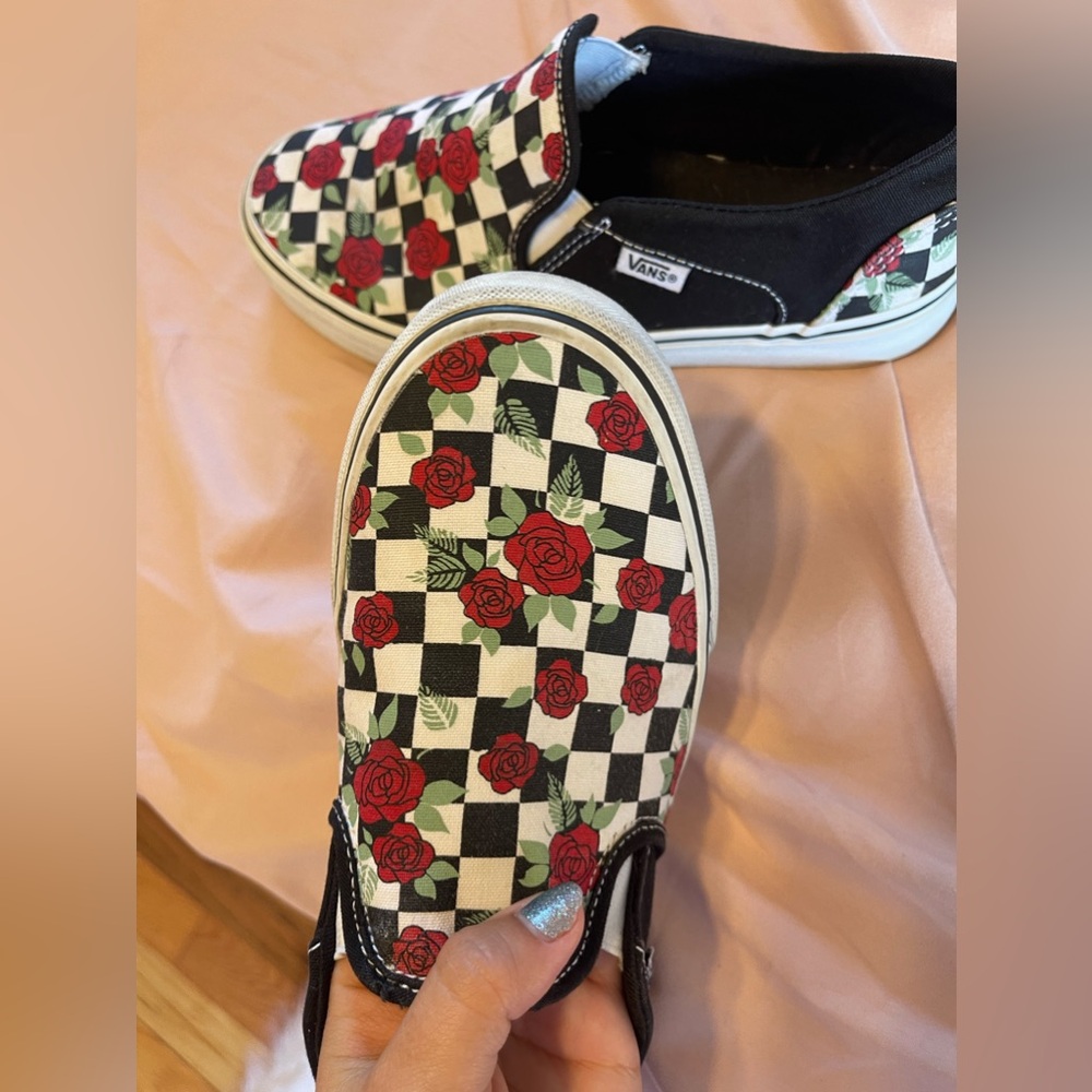 Women’s Checkerboard Roses Vans size 8